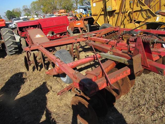 Image of Massey Ferguson 520 equipment image 2