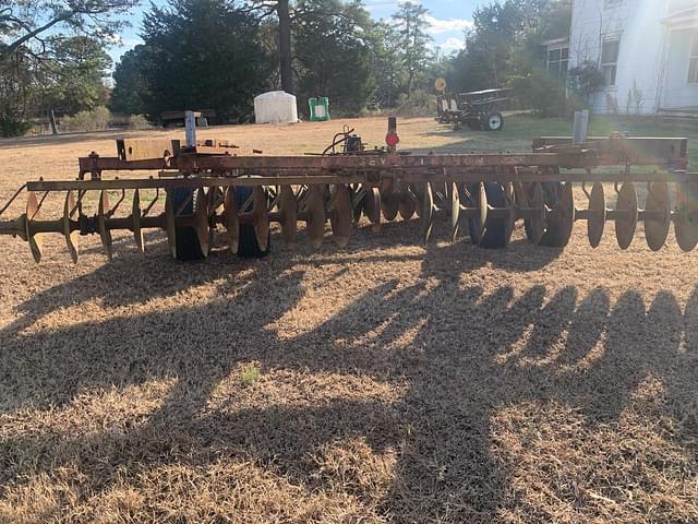 Image of Massey Ferguson 520 equipment image 4