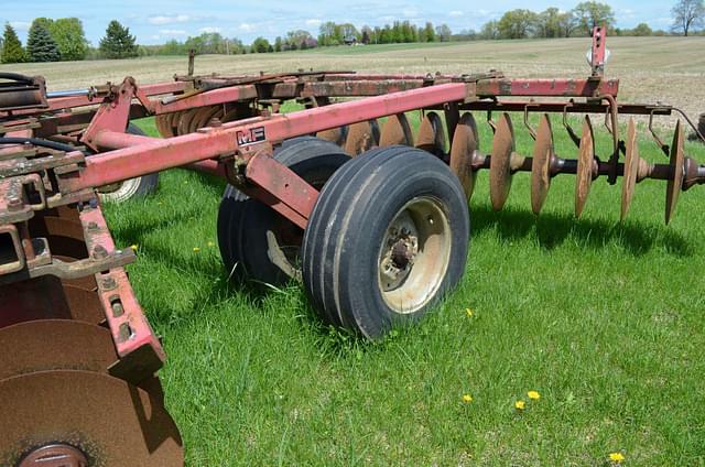 Image of Massey Ferguson 520 equipment image 3