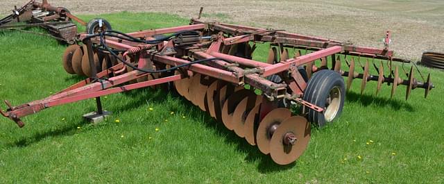 Image of Massey Ferguson 520 equipment image 1