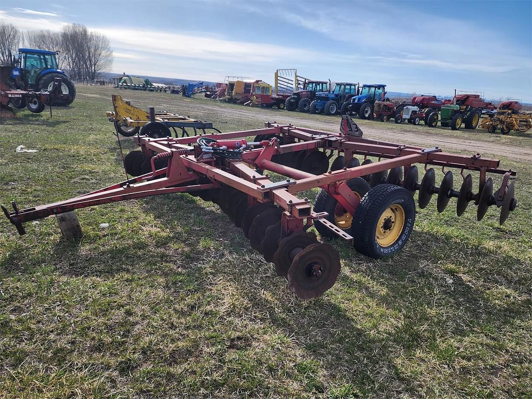 Image of Massey Ferguson 520 Image 0