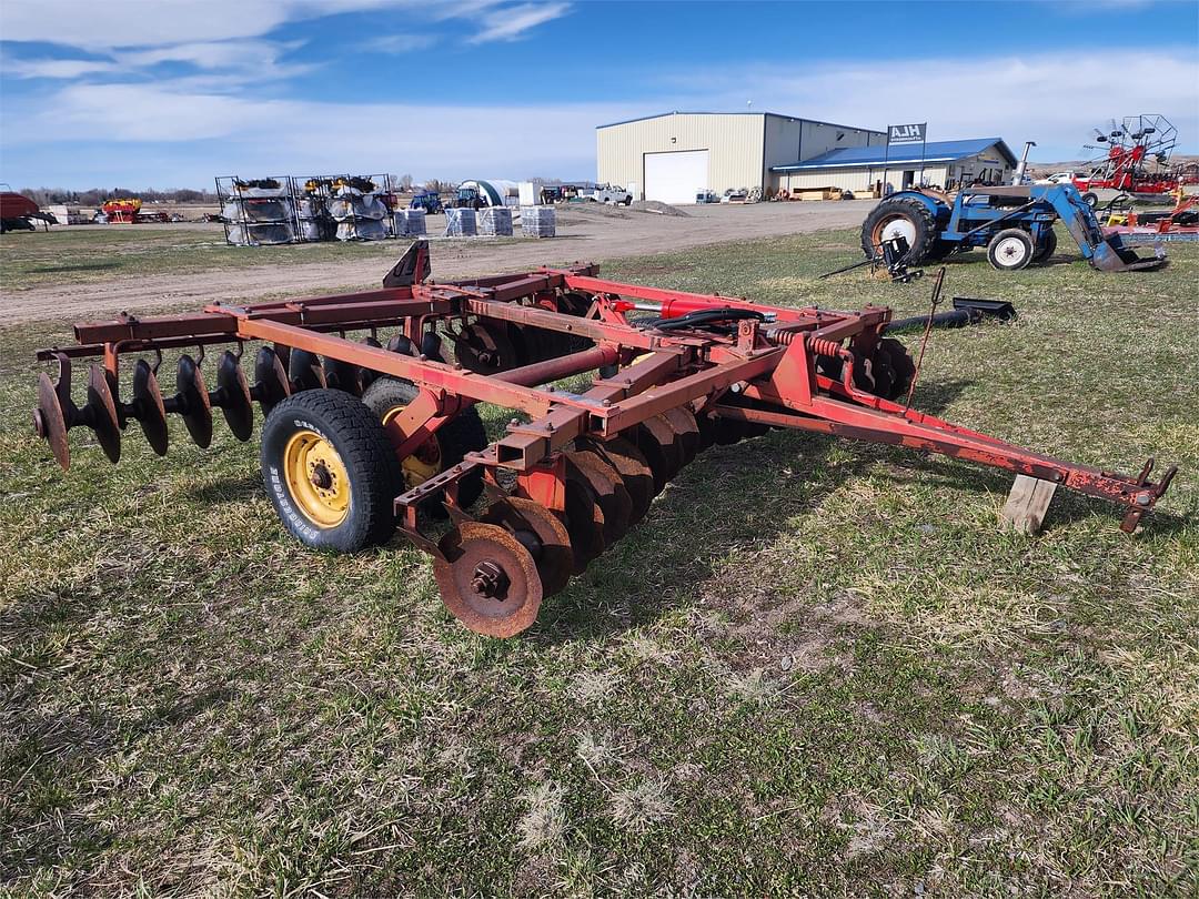 Image of Massey Ferguson 520 Image 1