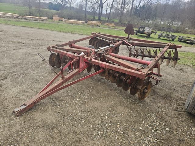 Image of Massey Ferguson 520 equipment image 2