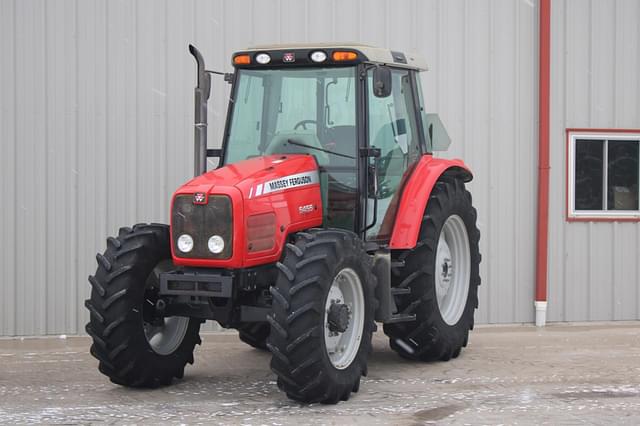 Image of Massey Ferguson 5455 equipment image 4