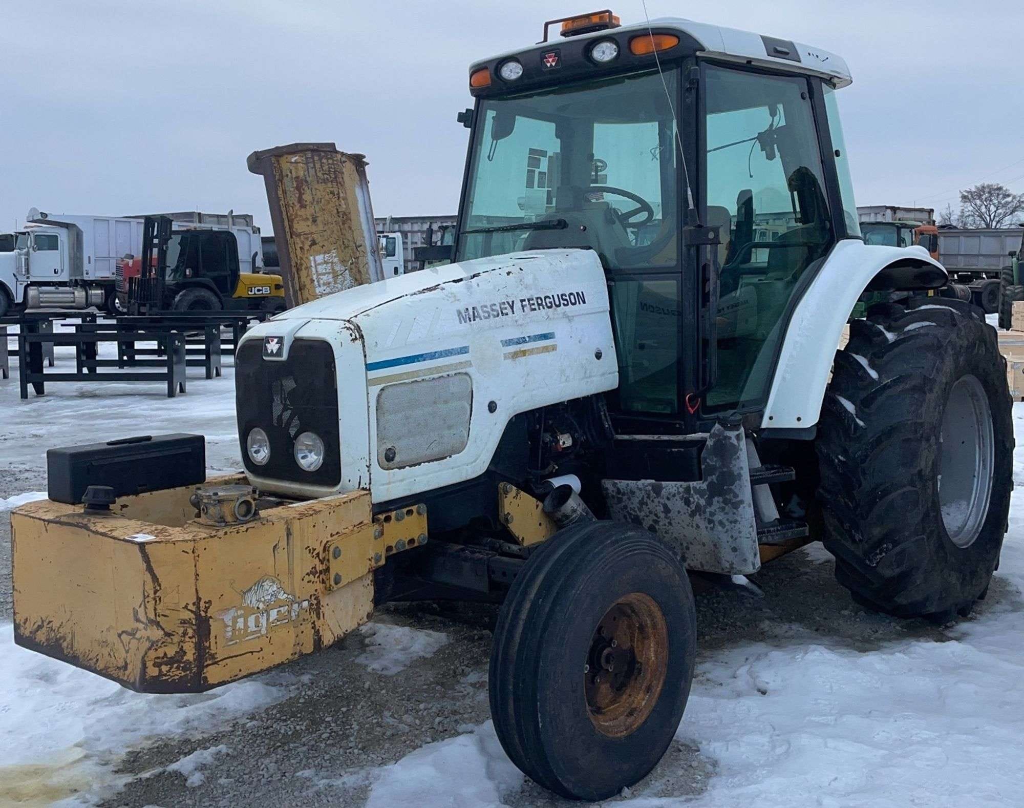Massey Ferguson 5455 Equipment Image0