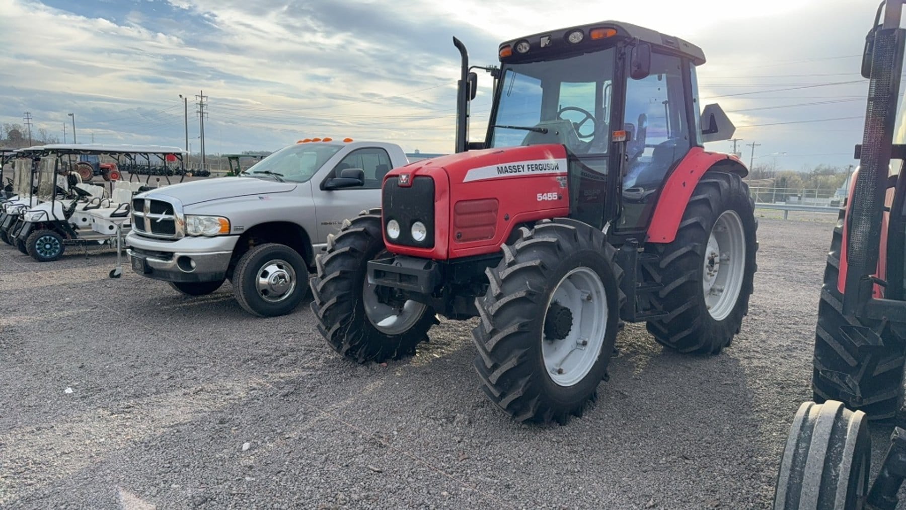 Massey Ferguson 5455 Equipment Image0