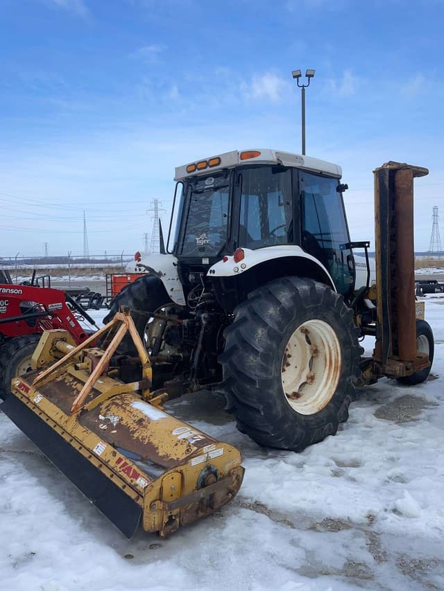 Image of Massey Ferguson 5455 equipment image 4