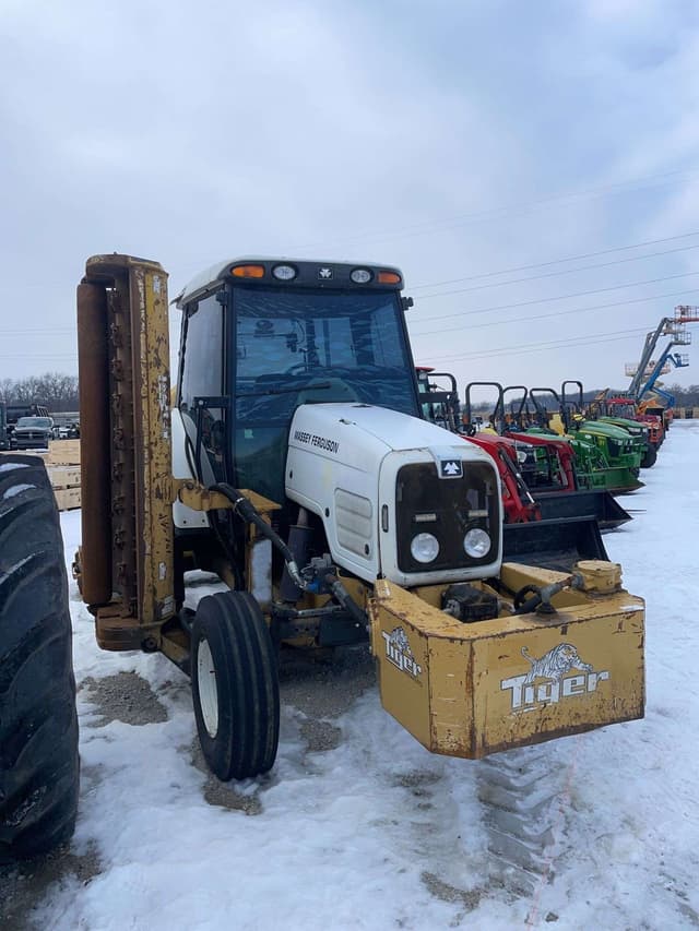 Image of Massey Ferguson 5455 equipment image 3