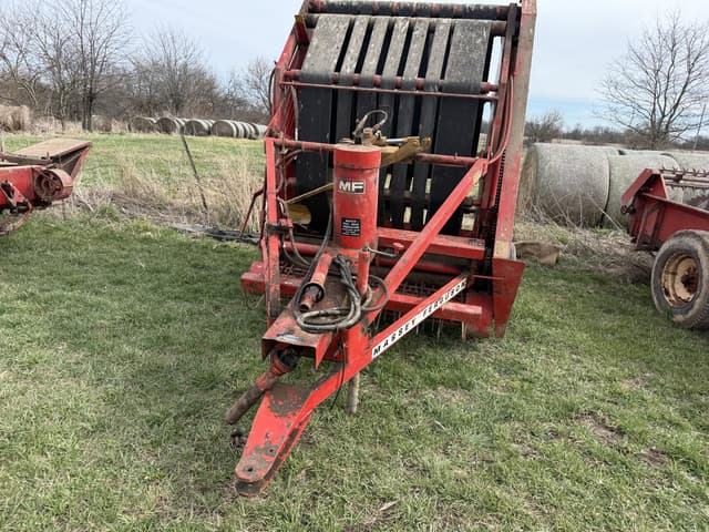 Image of Massey Ferguson 560 equipment image 4