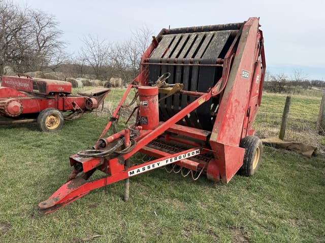 Image of Massey Ferguson 560 equipment image 2