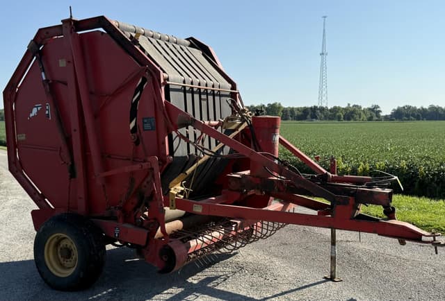 Image of Massey Ferguson 560 equipment image 3