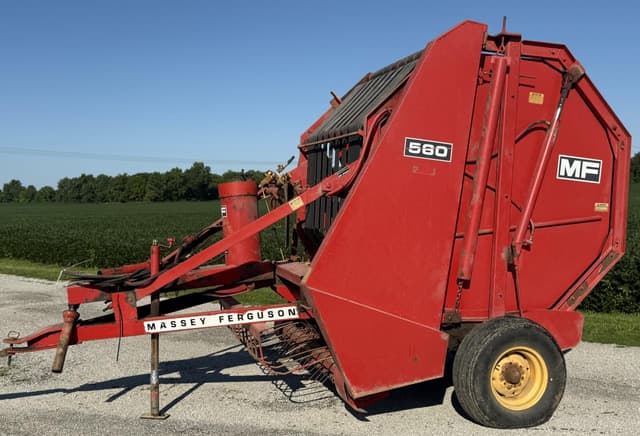 Image of Massey Ferguson 560 equipment image 2