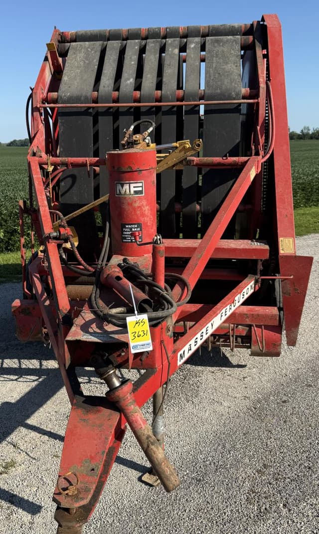 Image of Massey Ferguson 560 equipment image 4