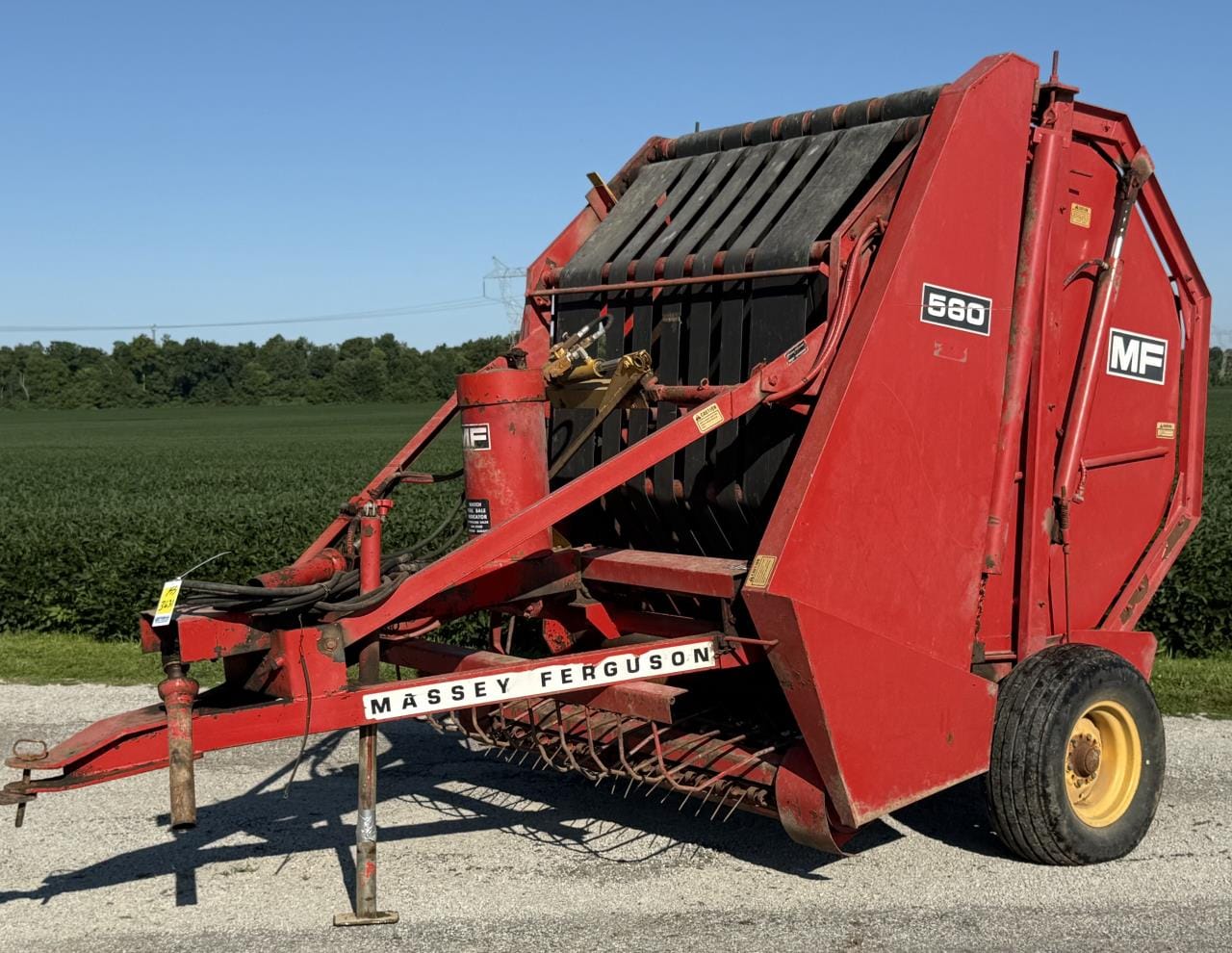 Massey Ferguson 560 Equipment Image0