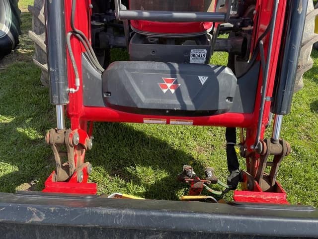 Image of Massey Ferguson 4707 equipment image 4