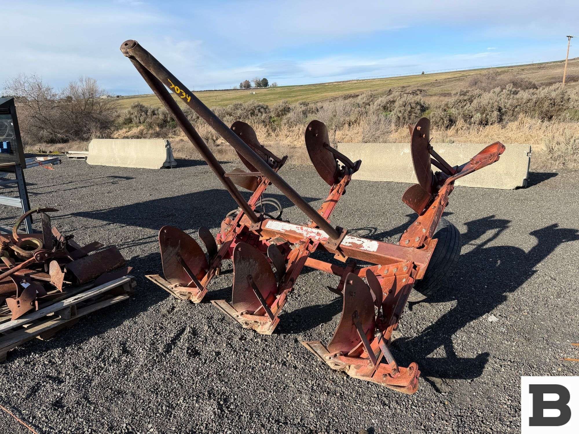 Massey Ferguson 57 Equipment Image0