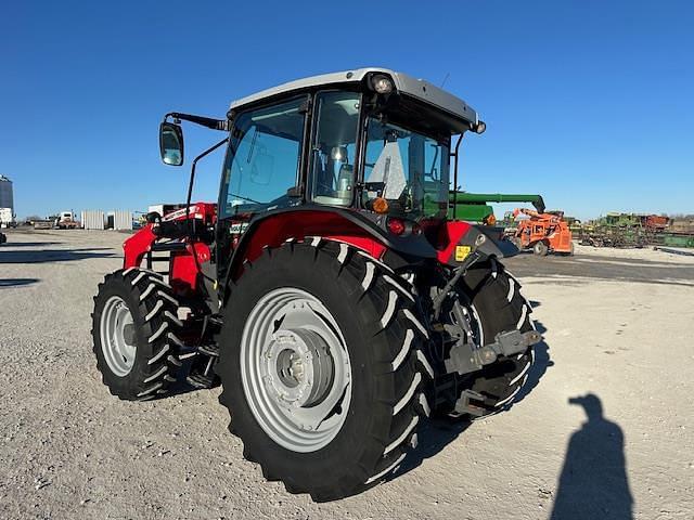 Image of Massey Ferguson 5711 equipment image 2