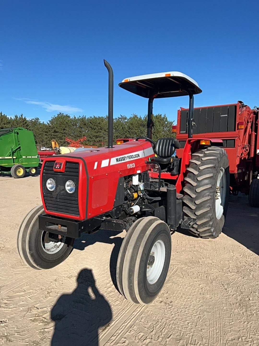 Massey Ferguson 593 Equipment Image0