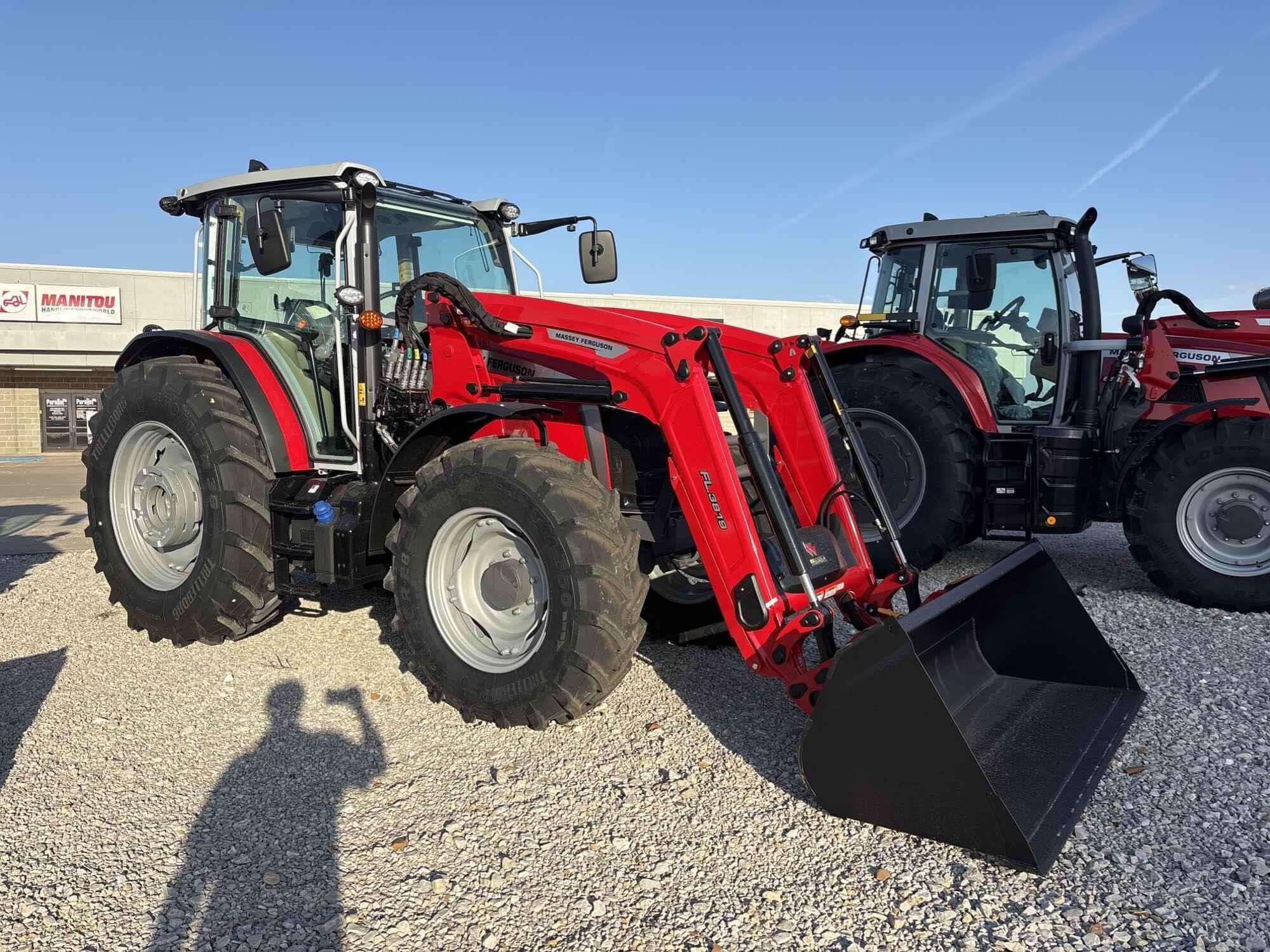 Massey Ferguson 5M.145 Equipment Image0