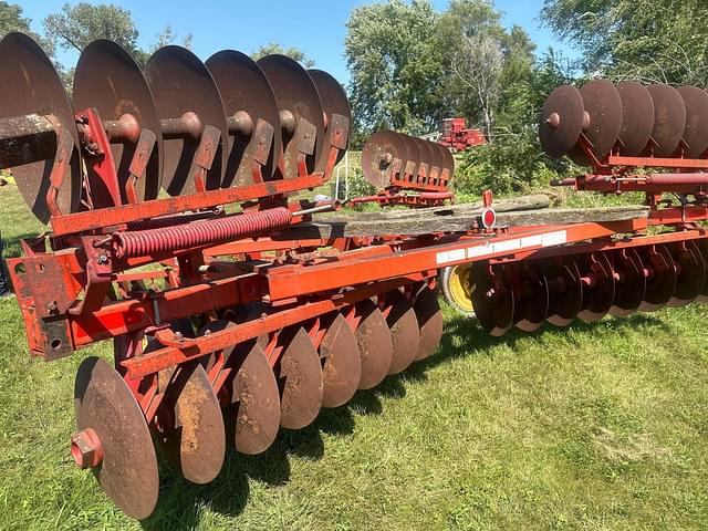 Image of Massey Ferguson 620 equipment image 1