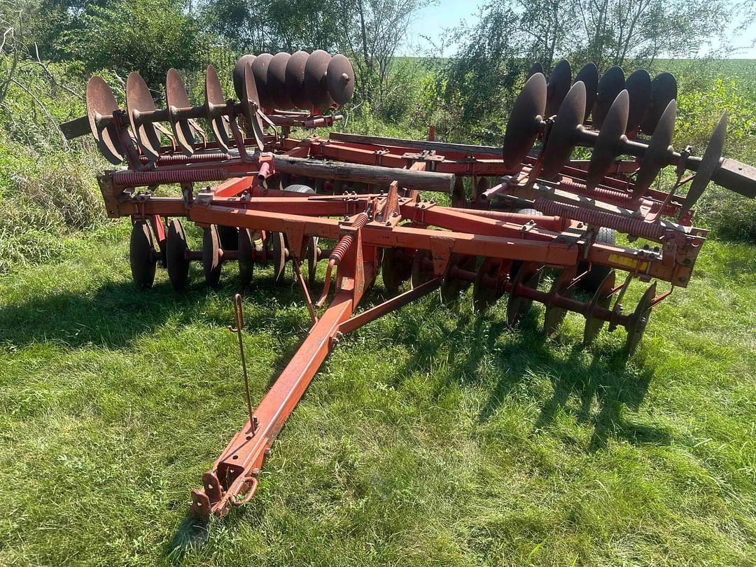 Image of Massey Ferguson 620 Primary image