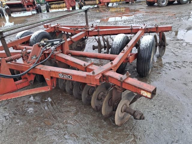 Image of Massey Ferguson 620 equipment image 2