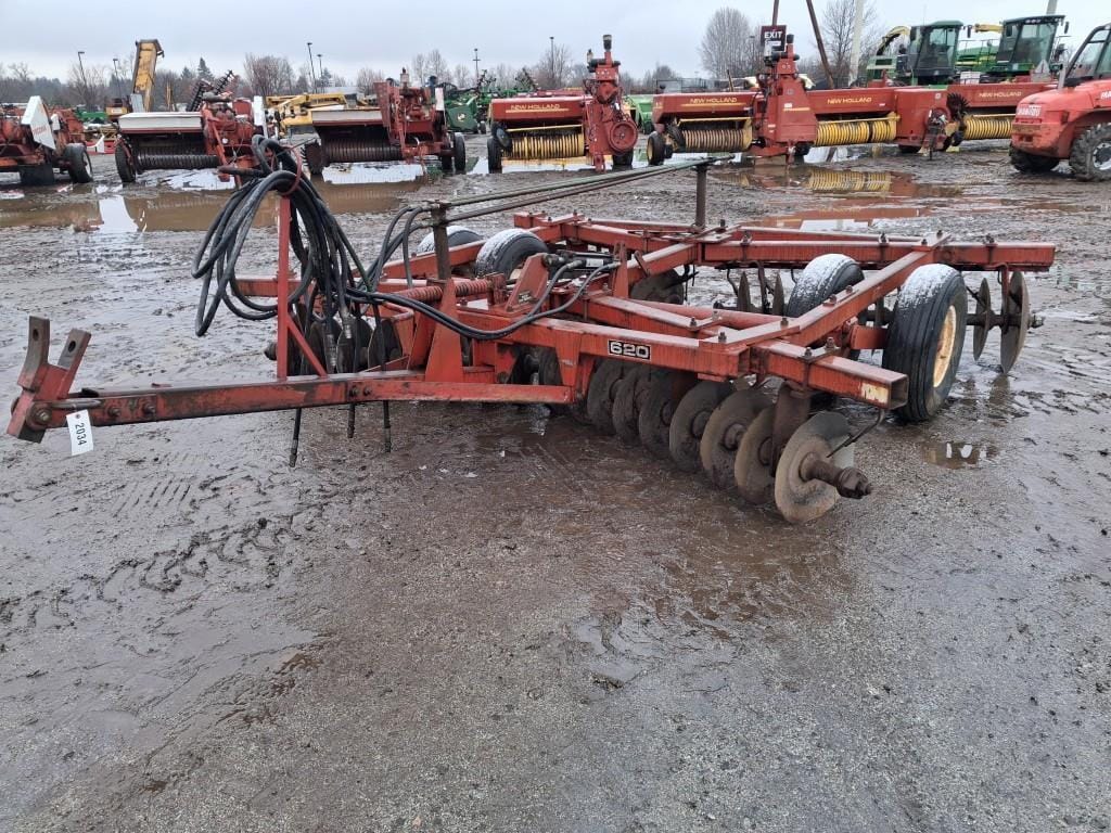 Massey Ferguson 620 Equipment Image0