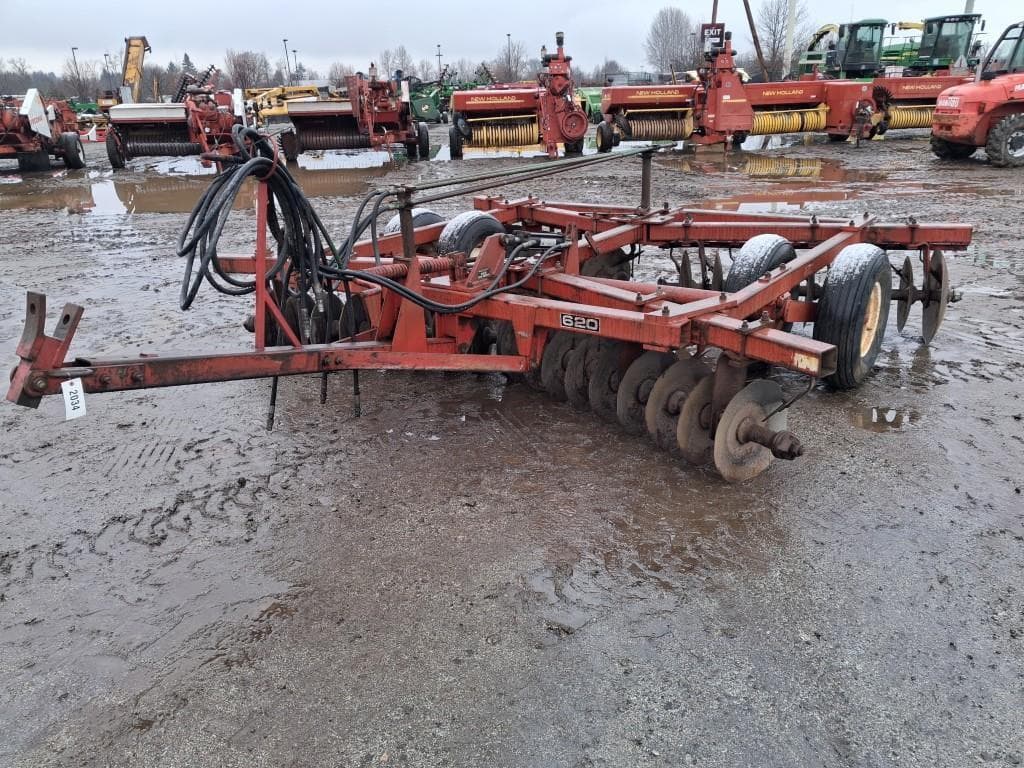 Image of Massey Ferguson 620 Primary image