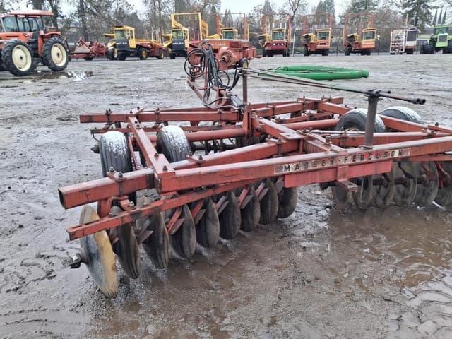 Image of Massey Ferguson 620 equipment image 4