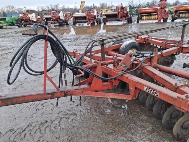 Image of Massey Ferguson 620 equipment image 1