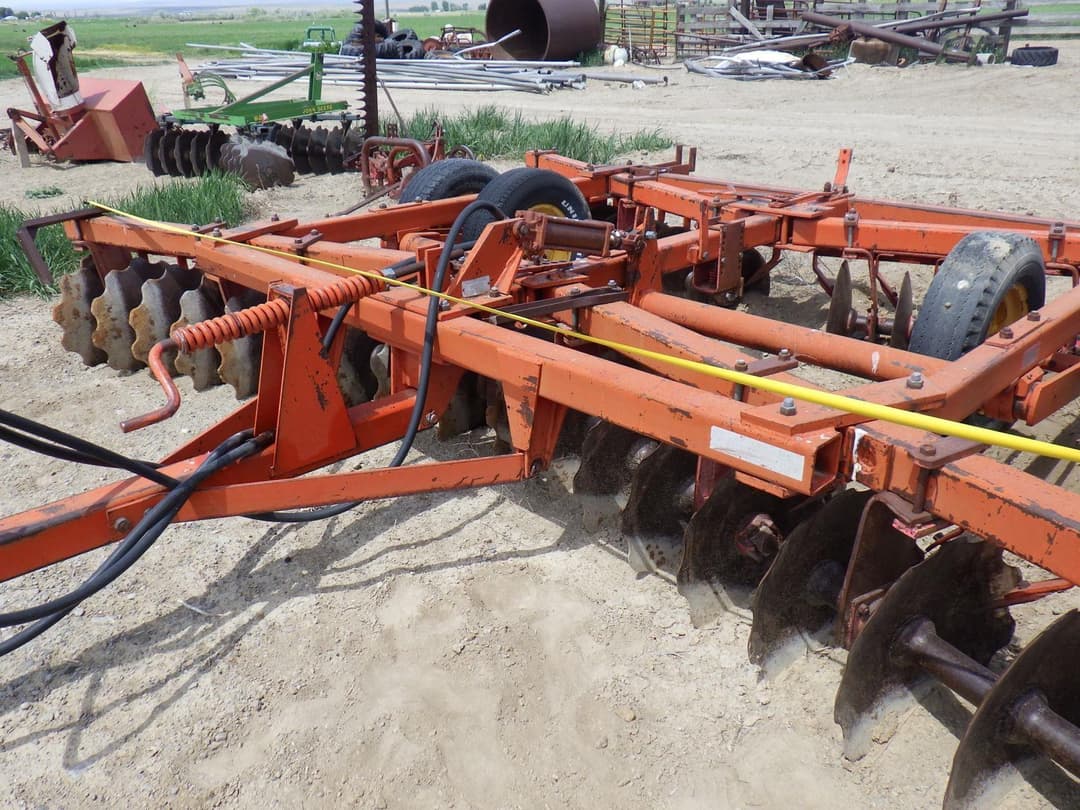 Image of Massey Ferguson 620 Primary image