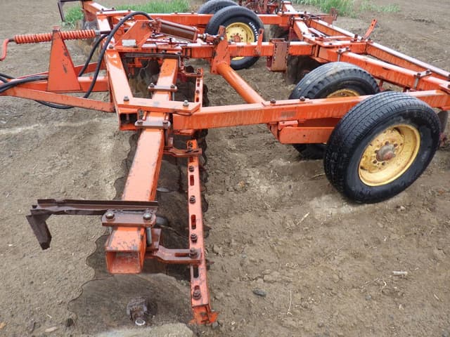 Image of Massey Ferguson 620 equipment image 1