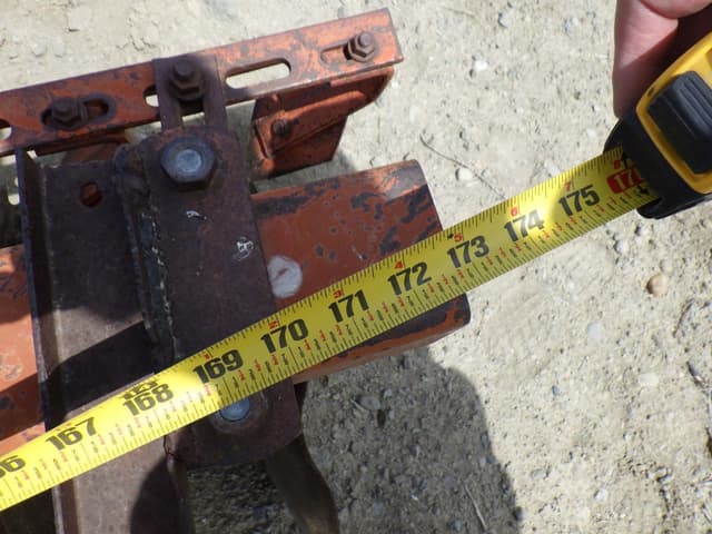 Image of Massey Ferguson 620 equipment image 4