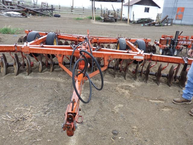 Image of Massey Ferguson 620 equipment image 3