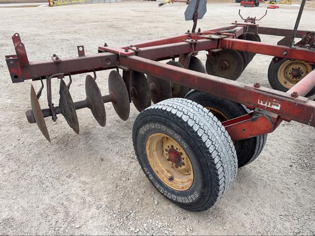 Image of Massey Ferguson 620 equipment image 3
