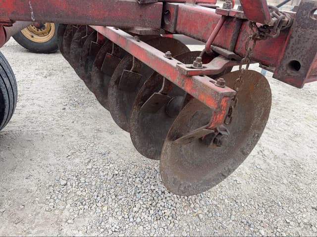 Image of Massey Ferguson 620 equipment image 2