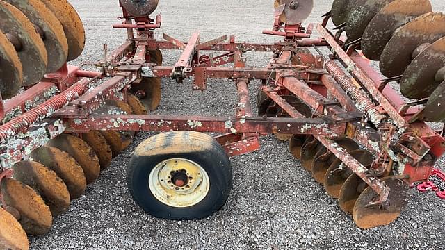 Image of Massey Ferguson 620 equipment image 3