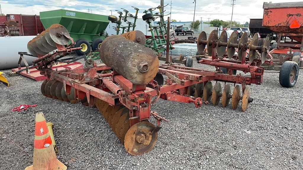 Image of Massey Ferguson 620 Primary image