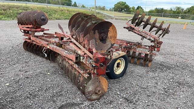 Image of Massey Ferguson 620 equipment image 2