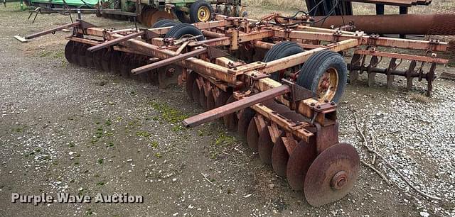 Image of Massey Ferguson 620 equipment image 4