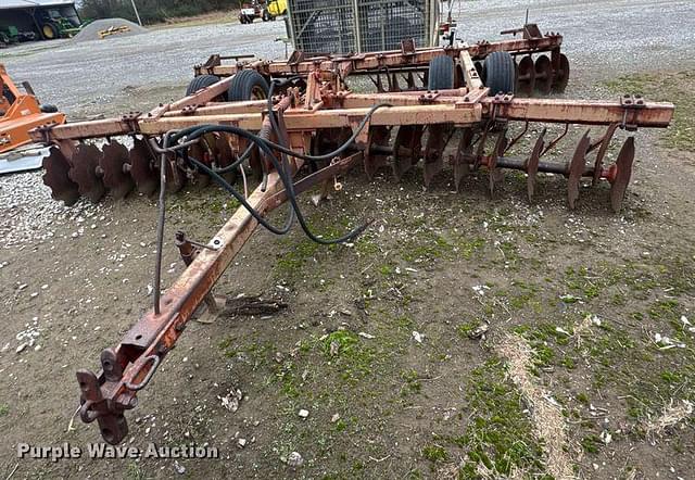 Image of Massey Ferguson 620 equipment image 1