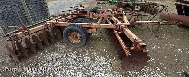 Image of Massey Ferguson 620 equipment image 3