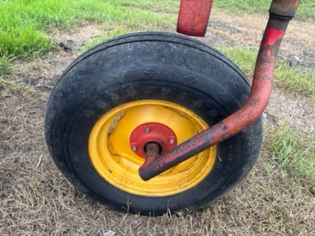 Image of Massey Ferguson 655-DT equipment image 2