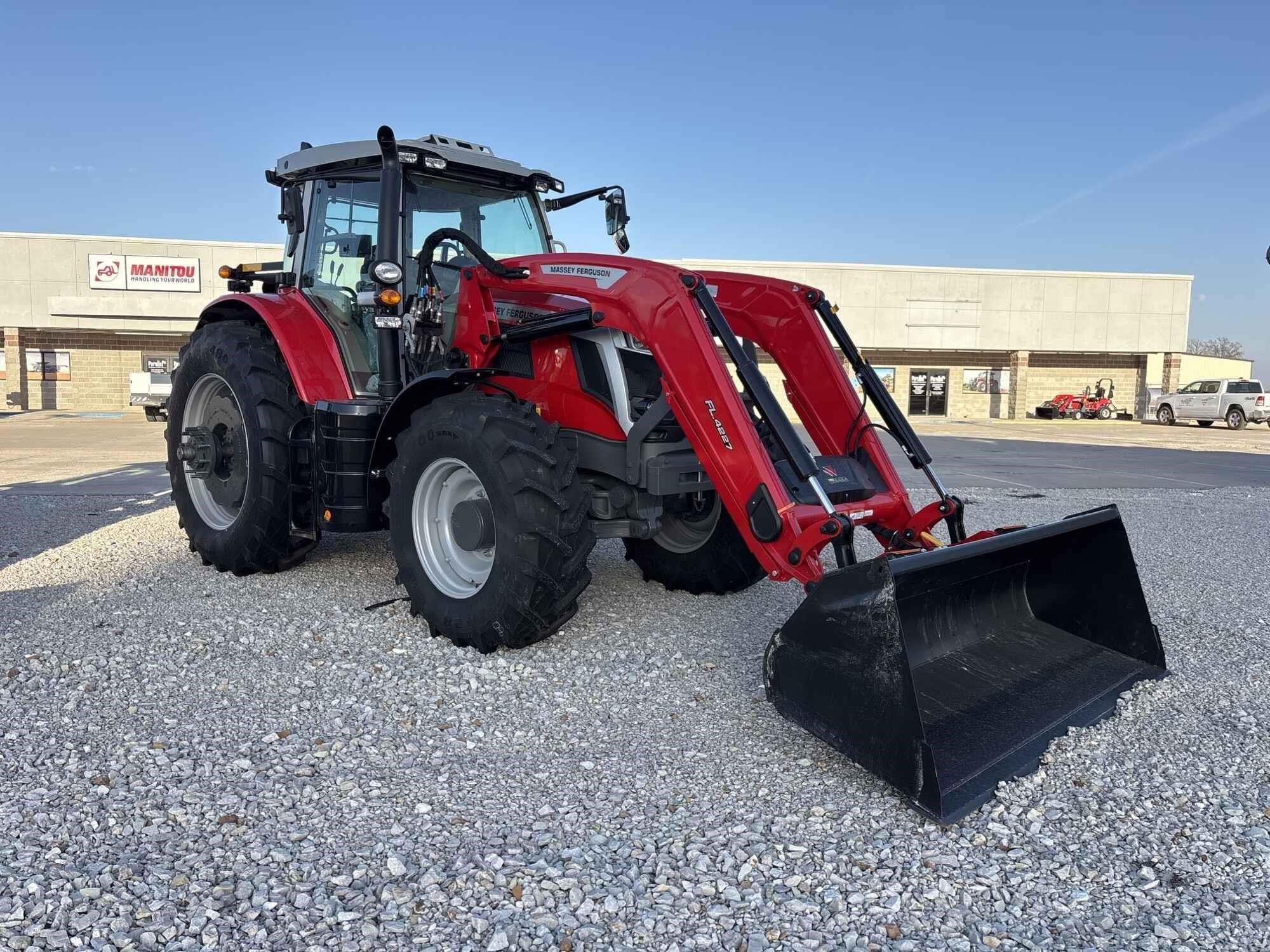 Main image Massey Ferguson 6S.165