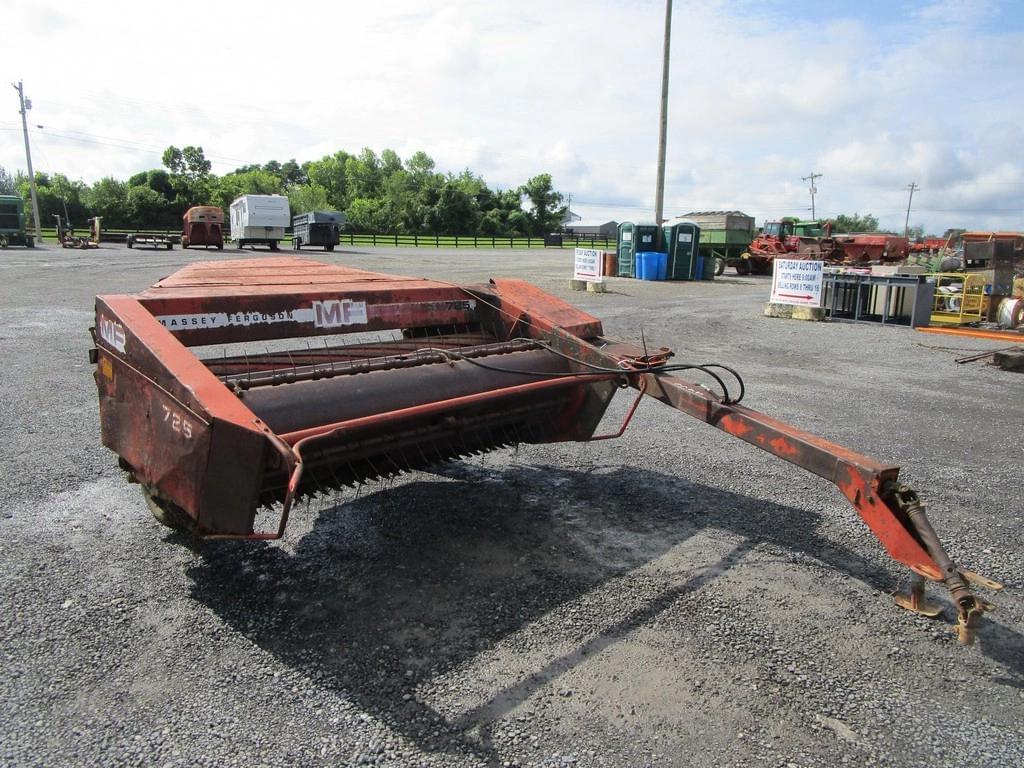 Image of Massey Ferguson 725 Primary image