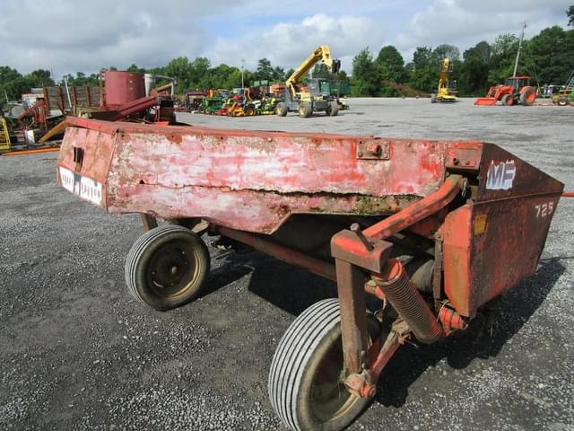 Image of Massey Ferguson 725 equipment image 3
