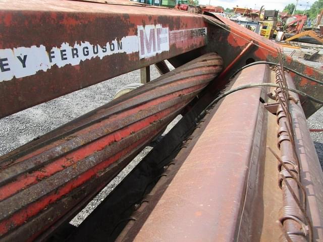 Image of Massey Ferguson 725 equipment image 2