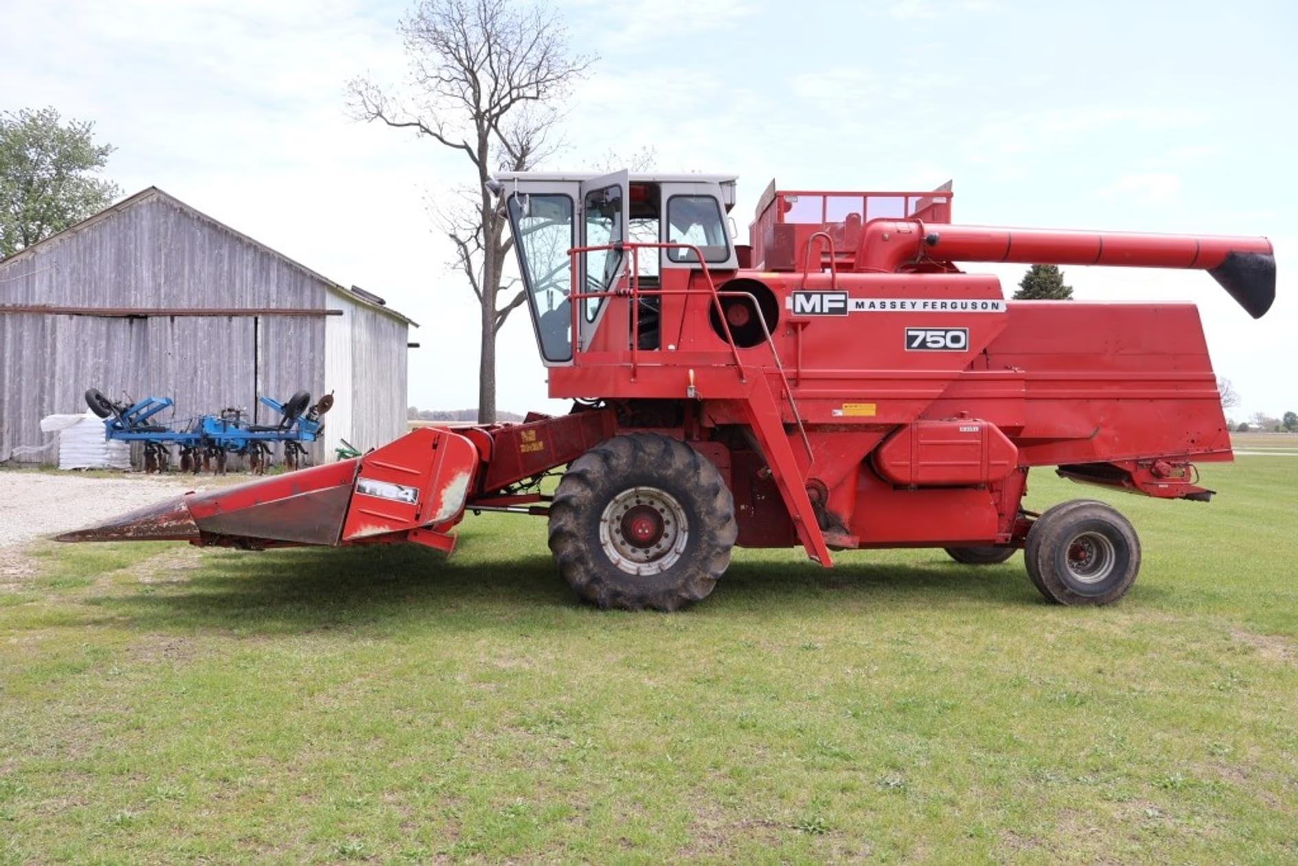 Massey Ferguson 750 Equipment Image0