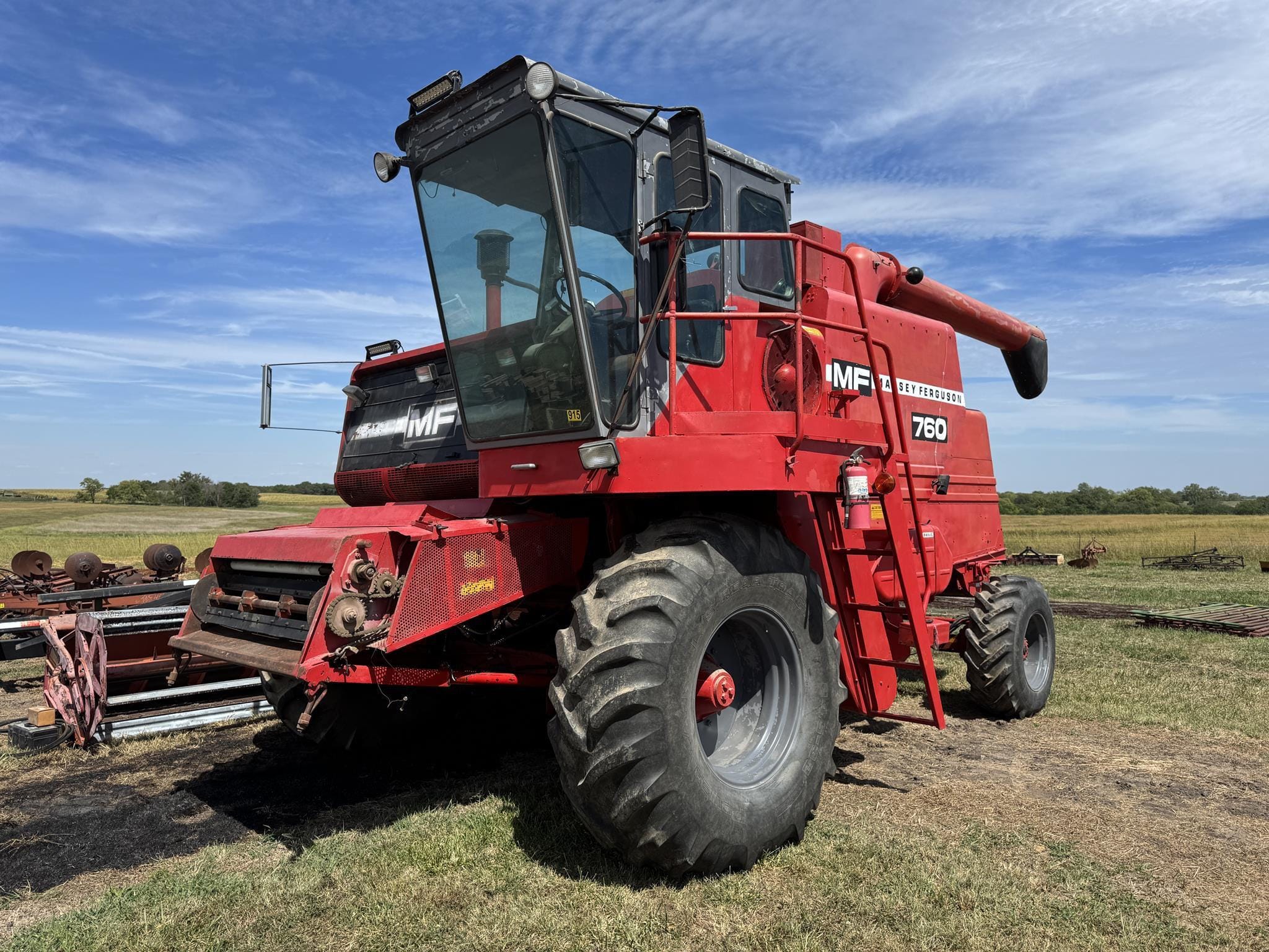 Massey Ferguson 760 Equipment Image0