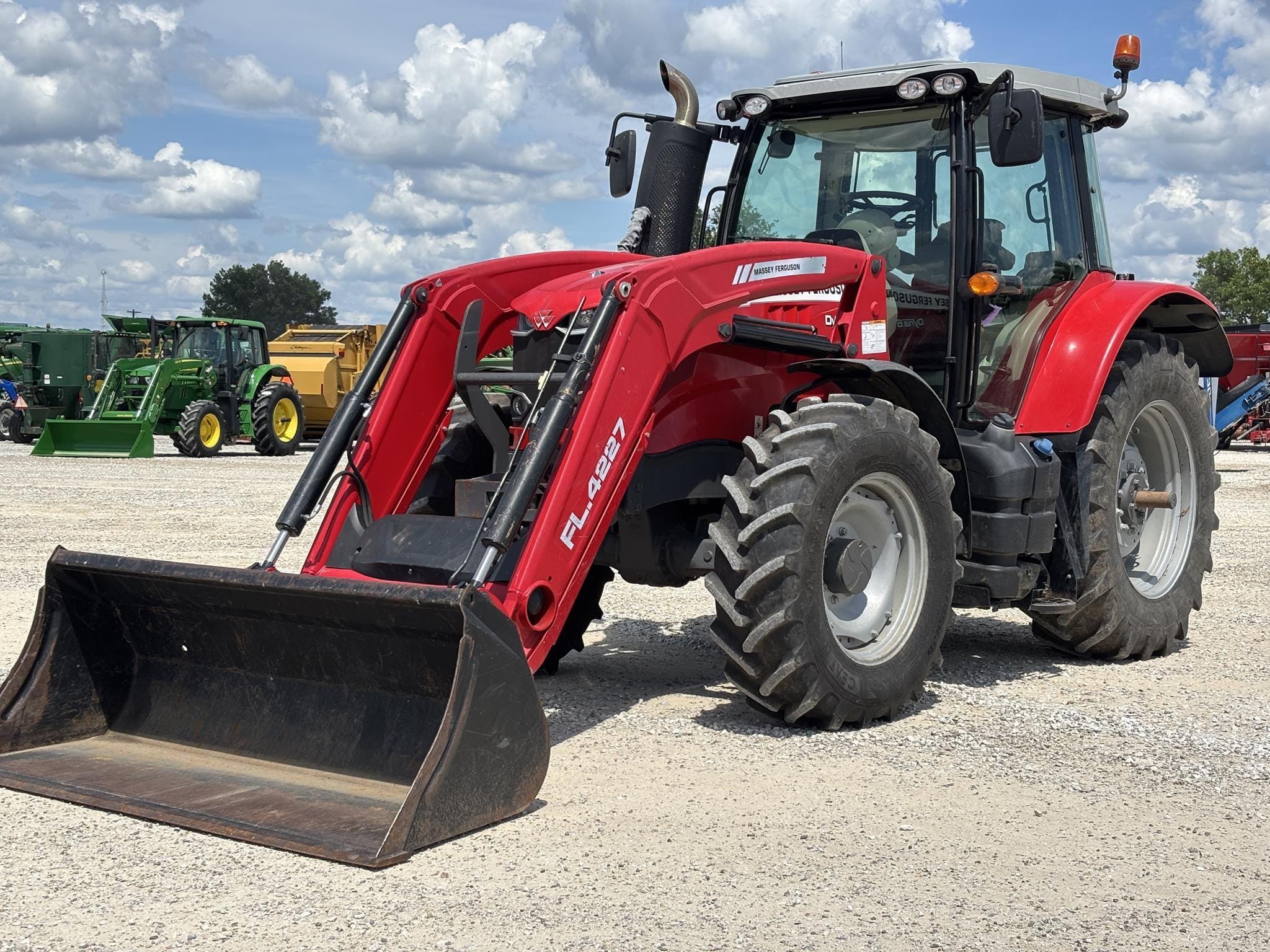 Massey Ferguson 7715 Equipment Image0